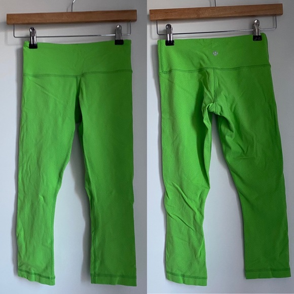 lululemon athletica Pants - Lululemon ➰ ladies green 3/4 length mid rise CAN2